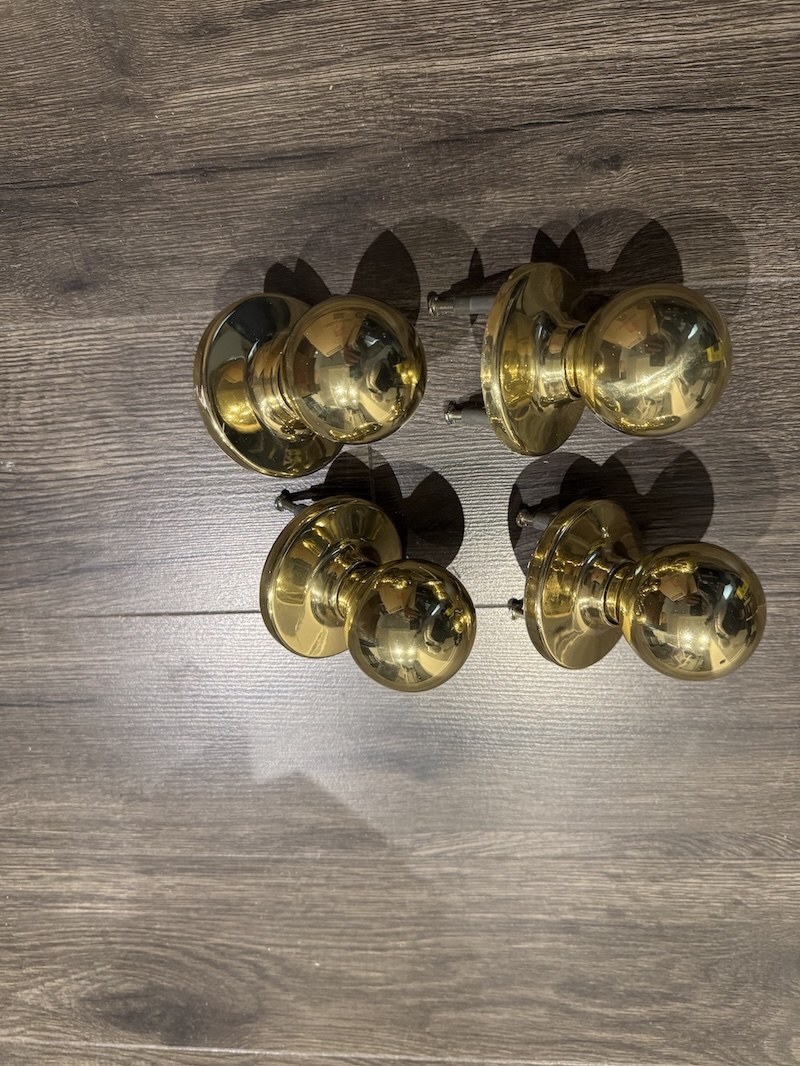 18 Door knobs/Handles - Golden